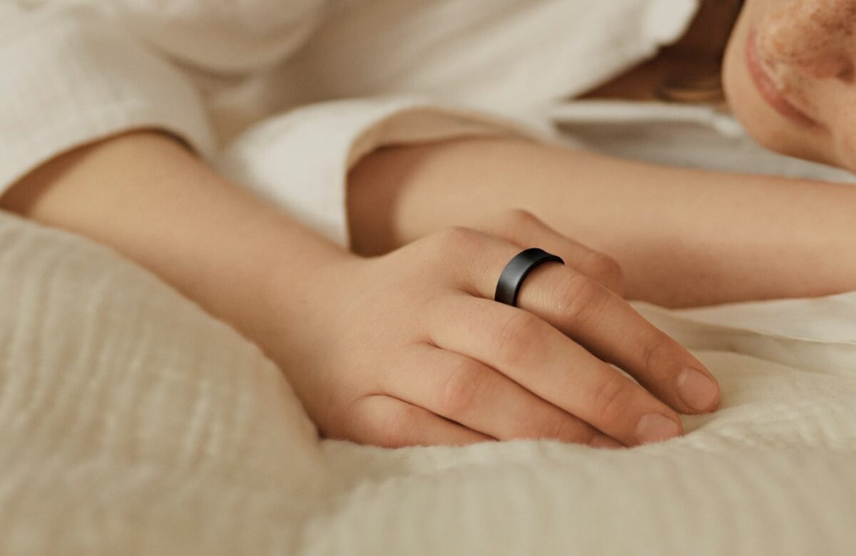 Comparison view of two premium smart rings in different metallic finishes.