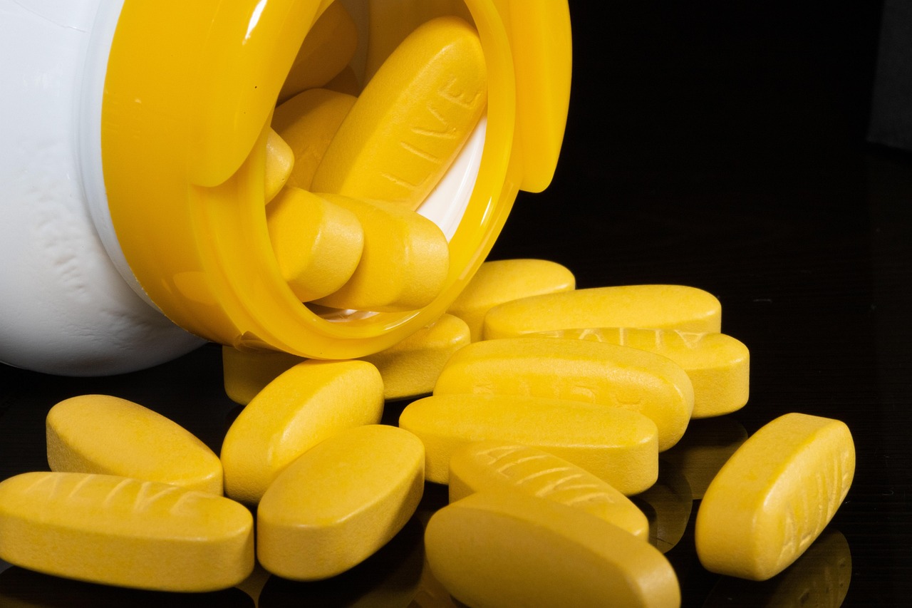 Standardized herbal capsules in a glass bottle representing pharmaceutical quality.